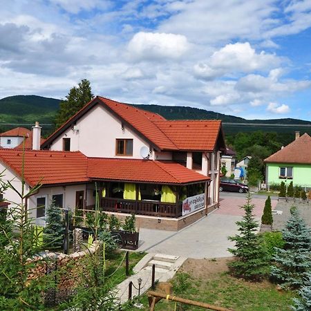 Andras Penzion Krásnohorské Podhradie المظهر الخارجي الصورة